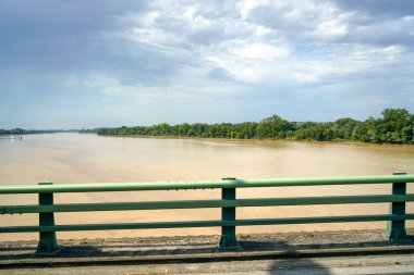 Güzel göl manzarası