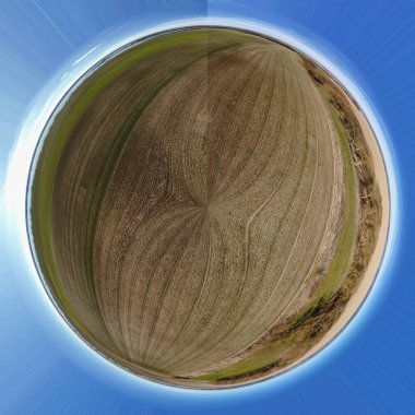 Tuna Nehri 'nin bahar aylarında Bavyera' da çekilmiş panoramik bir fotoğrafı.