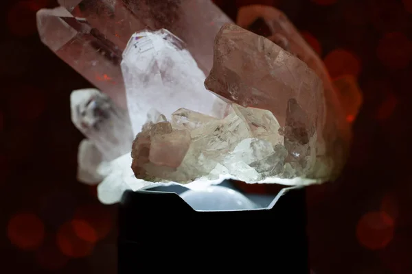 Cuarzo Con Cristales Minerales Fotografiados Estudio Sobre Fondo Negro — Foto de Stock