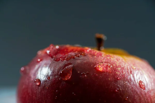 Roter Apfel Auf Weißem Hintergrund — Stockfoto