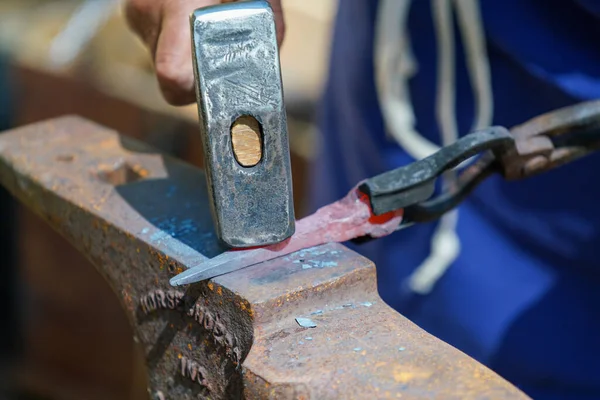 Close Blacksmith Hand Metal Handle — Stock Photo, Image