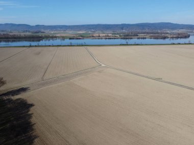 Tuna Nehri ilkbaharda Bavyera 'da bir hava manzarası olarak