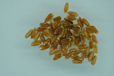 Green spelt is the grain of spelled and dried grain