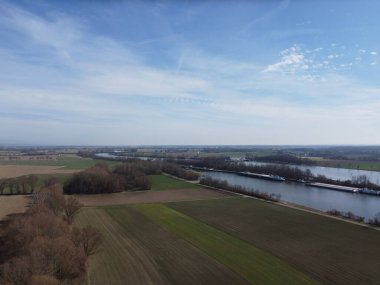 Tuna Nehri ilkbaharda Bavyera 'da bir hava manzarası olarak