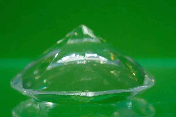 Naturalny Minerał Zielonym Tle Kryształami Kwarcu Kryształowego Piękne Tło Abstrakcyjne — Zdjęcie stockowe