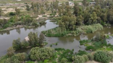 İspanya 'daki Guadiana üzerinde şatosu ve eski taş köprüsü olan Medellin.