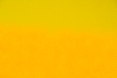 Arka planda sağlam bir yapısı olan renkli kağıt, stüdyoda çekildi.