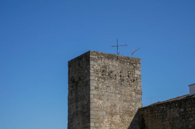 Portekiz 'deki su kemerleri taş köprüleri anımsatan antik su borularıdır.