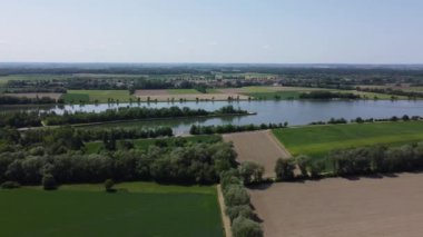 Tuna nehri ve Bavyera 'daki tarlalar üzerinde insansız hava aracı uçuşu