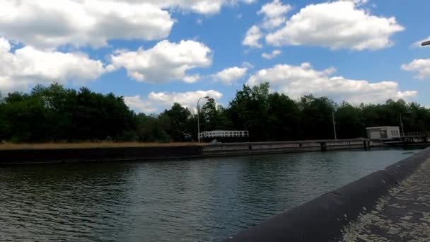 Danubio Geisling Día Nublado Nubes Soleadas Como Lapso Tiempo — Vídeos de Stock