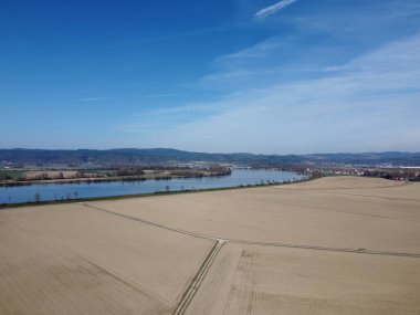 Tuna Nehri ilkbaharda Bavyera 'da bir hava manzarası olarak