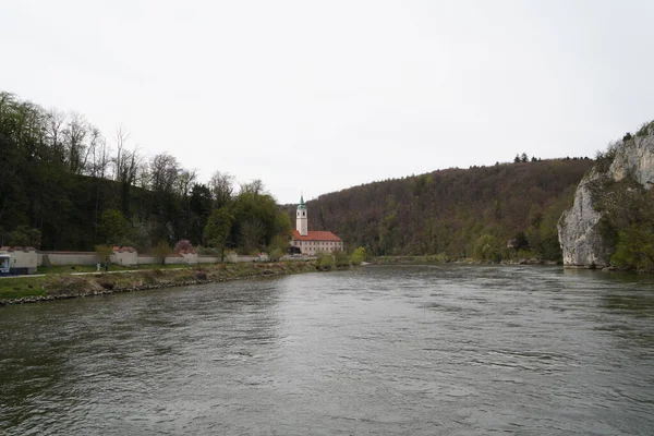 多瑙河及其老水在雷根斯堡附近的巴伐利亚被拍照 — 图库照片