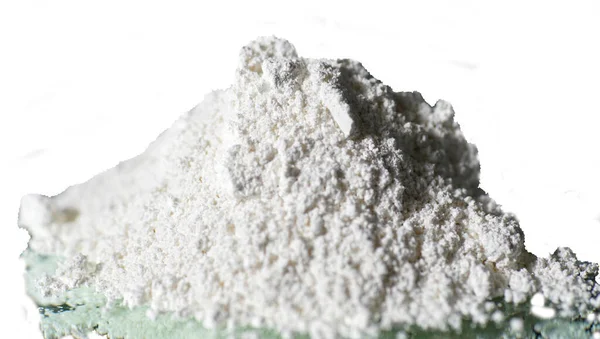Beyaz Arkaplanda Izole Edilmiş Beyaz Protein Tozuna Yakın Çekim — Stok fotoğraf