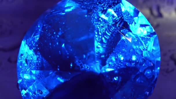 Diamante Con Gotas Agua Salpicaduras — Vídeos de Stock