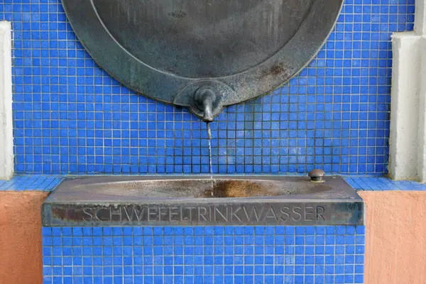 Szökőkút Kertben Ivóvízellátás Öntözés — Stock Fotó