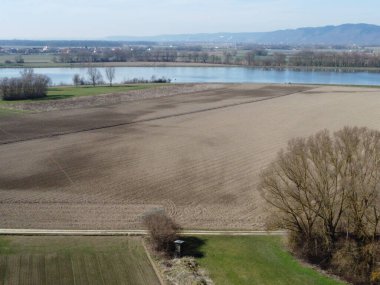 Tuna Nehri ilkbaharda Bavyera 'da bir hava manzarası olarak