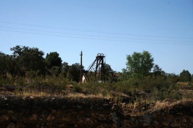 Zehirli toprak ve suyla eski bir bakır ve demir madeninin terk edilmiş köyü.