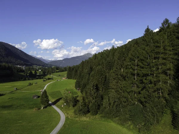 Hory Louky Krásné Krajině Rakousku Při Brennerském Průsmyku Při Západu — Stock fotografie