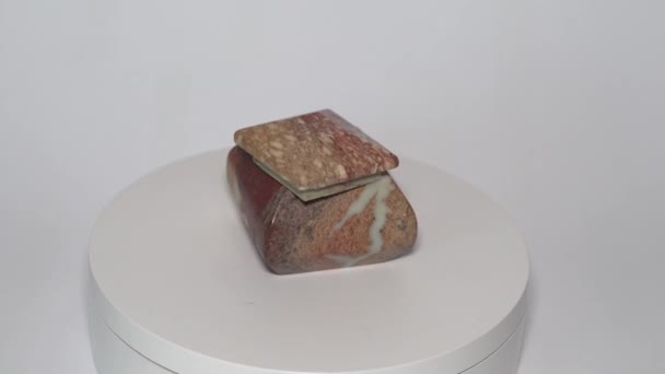 Urna Sarcófago Hecho Piedra Pequeño Con Tapa También Ataúd Piedra — Vídeo de stock