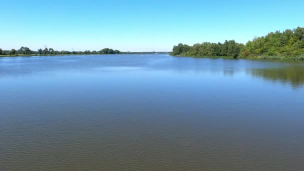 Donau Staute Sich Vor Der Schleuse Wie Ein Nach Hochwasser — Stockvideo