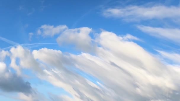 Chmury Poruszają Się Jak Zasłona Bawarskim Niebiesko Białym Niebie Czasie — Wideo stockowe