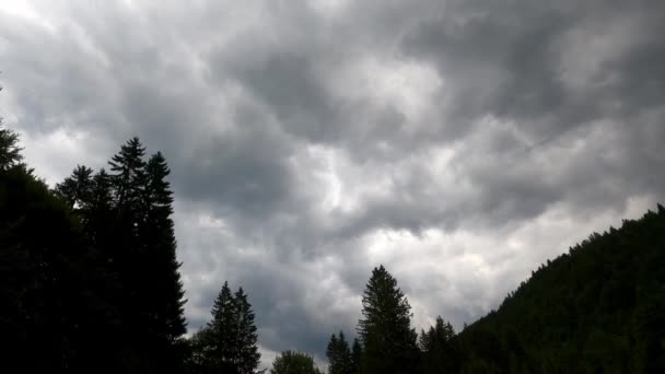 Chmury Poruszają Się Niebie Słońce Jest Coraz Ciemniejszy Trybie Upływu — Wideo stockowe