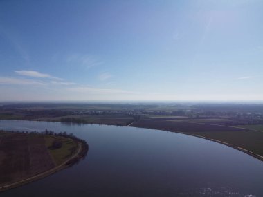 Tuna Nehri ilkbaharda Bavyera 'da bir hava manzarası olarak