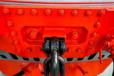 Demiryolu, demiryollarında ve sinyal sistemlerinde uzun süreli yükler için dayanıklı çelikten yapılmıştır.