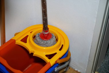 Depoda atılamayacak kadar güzel şeyler var. Çöplük ve çöpler.