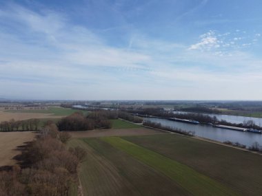 Tuna Nehri ilkbaharda Bavyera 'da bir hava manzarası olarak