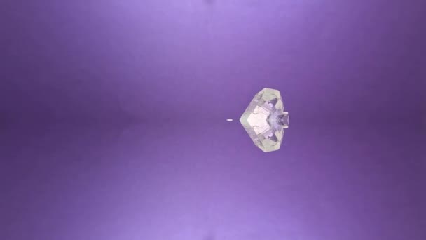 Edelsteen Met Halfedelsteen Kwarts Kristallen Gespiegeld Verwerkt Met Donkerblauwe Achtergrond — Stockvideo