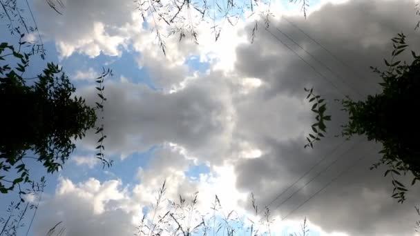 Chmurne Niebo Przemijaniu Czasu Zręcznie Edytowane Niebieskim Niebem Puszystymi Chmurami — Wideo stockowe