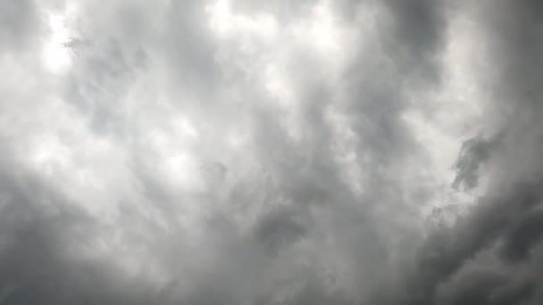 Chmury Poruszają Się Niebie Słońce Jest Coraz Ciemniejszy Trybie Upływu — Wideo stockowe