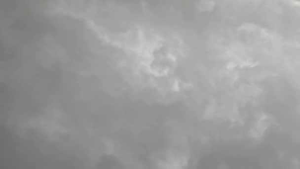 Chmury Deszczowe Czasie Upływają Pierwszymi Kroplami Soczewce — Wideo stockowe