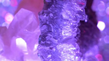 Kuvars kristalli değerli taş olarak adlandırılır.