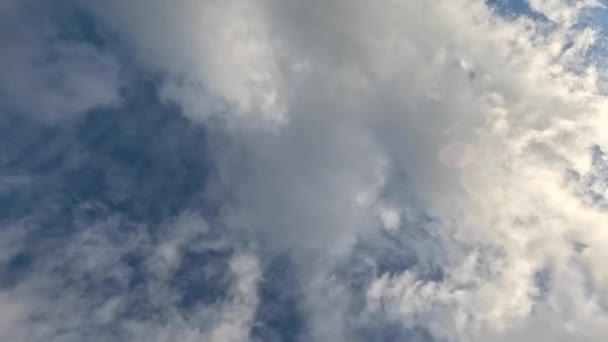 Nubes Lluvia Oscura Mueven Través Del Cielo Con Fuertes Vientos — Vídeos de Stock