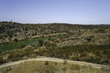İspanya 'nın Extremadura kentindeki manzara köy yolundan fotoğraflandı