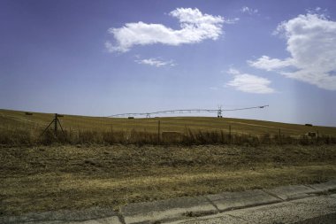 İspanya 'nın Extremadura kentindeki manzara köy yolundan fotoğraflandı