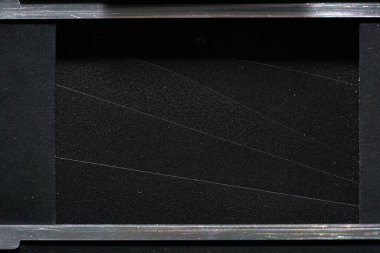 Analog bir kameranın film taşımacılığı                           