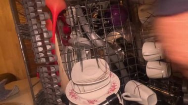 Bulaşık makinesini hızlı hareket süresinde boşaltmak