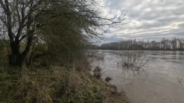 Bavyera 'da Tuna Nehri' ne sel, 4k