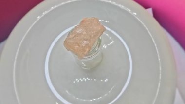 Kuvars elementlerin bir bileşimidir ve birçok farklı varyasyona sahiptir.