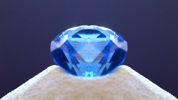 钻石蓝色巧妙地反映了旋转的圆圈 — 图库视频影像