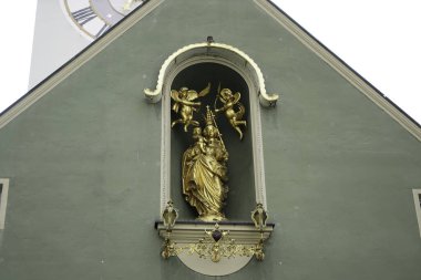 Straubing, ortaçağ mimarisine sahip iyi korunmuş eski bir kasaba olan Aşağı Bavyera 'nın bir kasabasıdır.