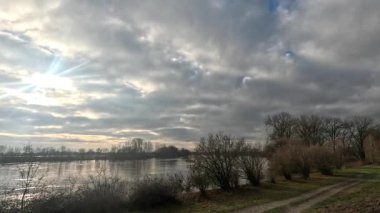 Bavyera 'da Tuna Nehri' ne sel, 4k