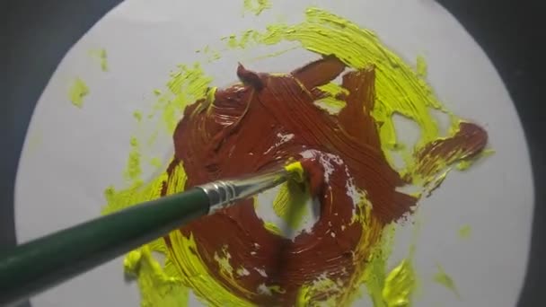 Malarstwo Artystyczne Farbami Olejnymi Jasnym Tle — Wideo stockowe