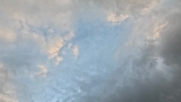 Lapso Tempo Nuvens Amarelas Movendo Rapidamente Através Céu — Vídeo de Stock