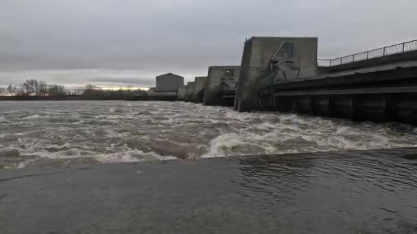Наводнение Дунае Германии Шлюза — стоковое видео