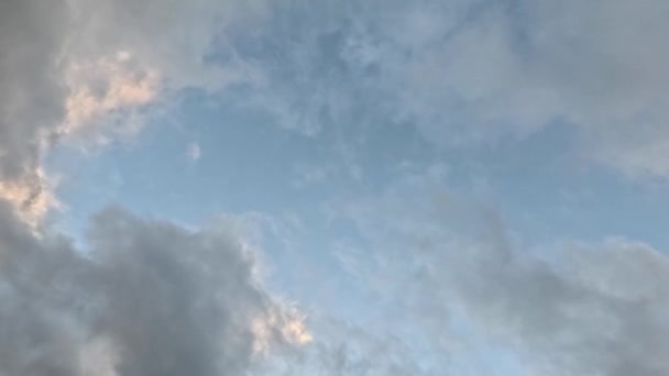 Nuvole Con Cielo Azzurro Che Annunciano Pioggia — Video Stock