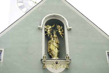 Straubing, ortaçağ mimarisine sahip iyi korunmuş eski bir kasaba olan Aşağı Bavyera 'nın bir kasabasıdır.